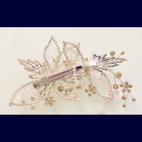 NWT Intricate Silver Flower Hair Clip main image 8